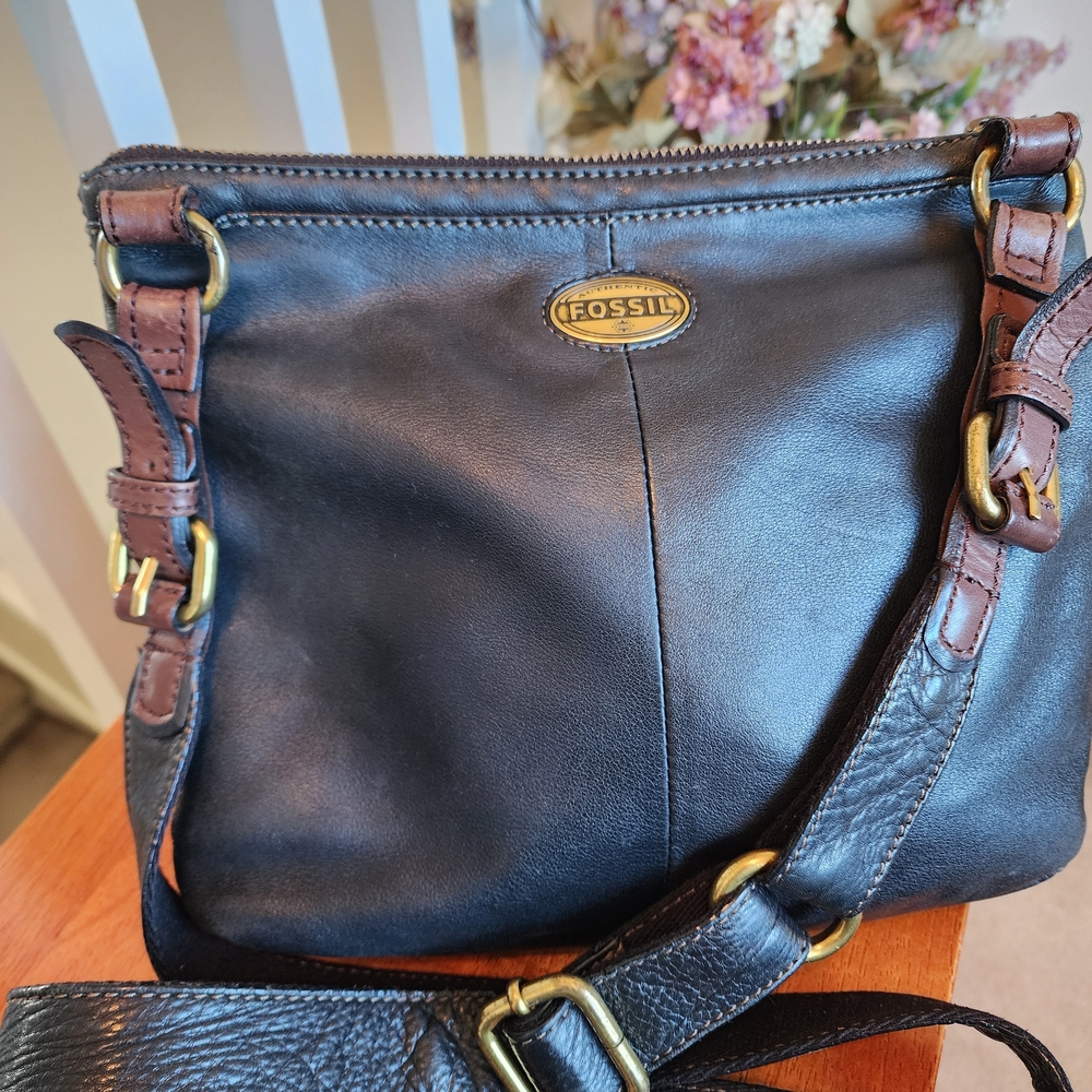 Fossil Black Exporer Triple Zip Traveler Crossbody Leather Women's Bag, ZB5255